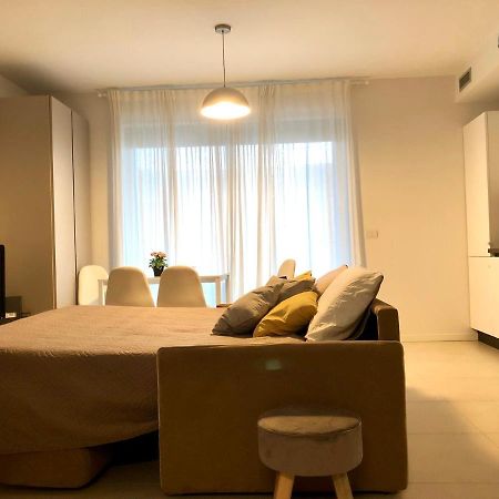 Loft With Terrace In Uptown Milan Near Rho Fiera Apartman Pero Kültér fotó