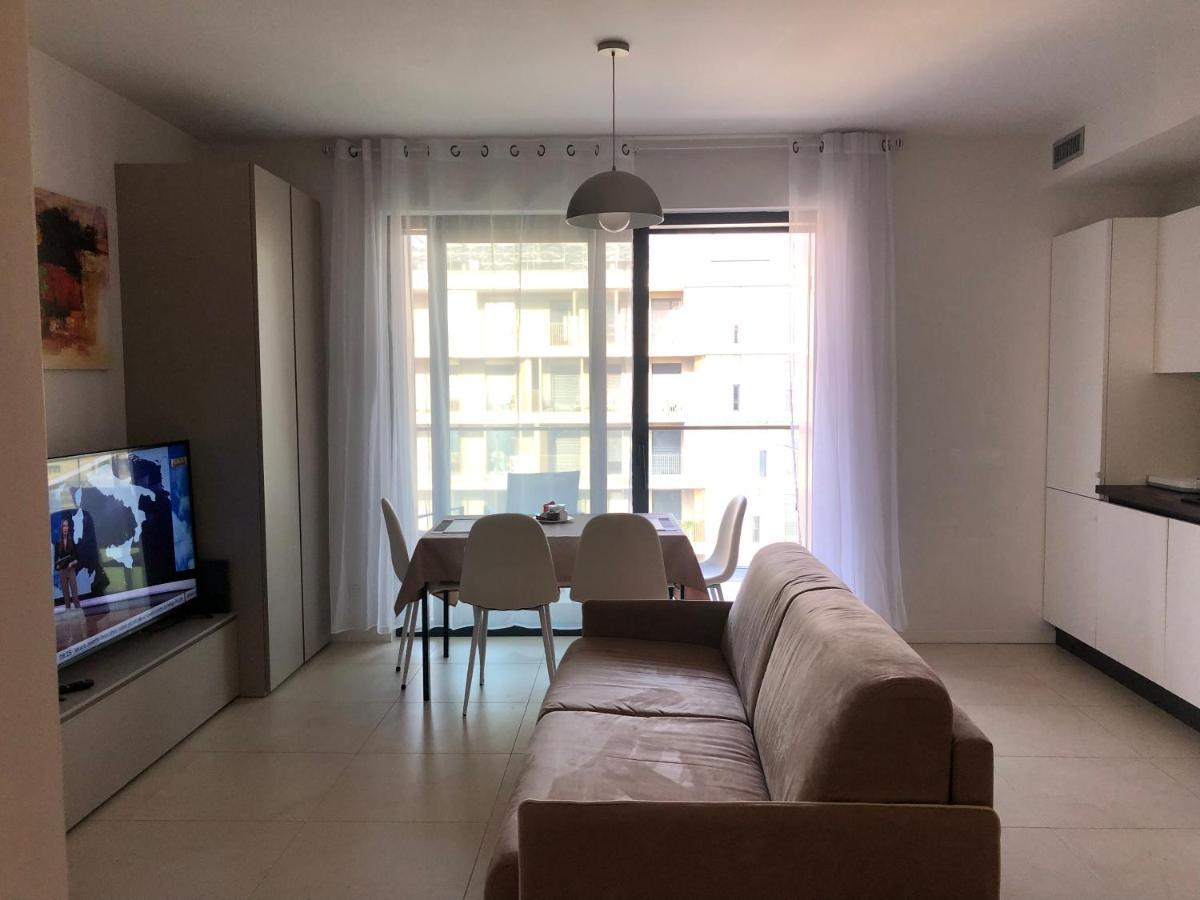 Loft With Terrace In Uptown Milan Near Rho Fiera Apartman Pero Kültér fotó